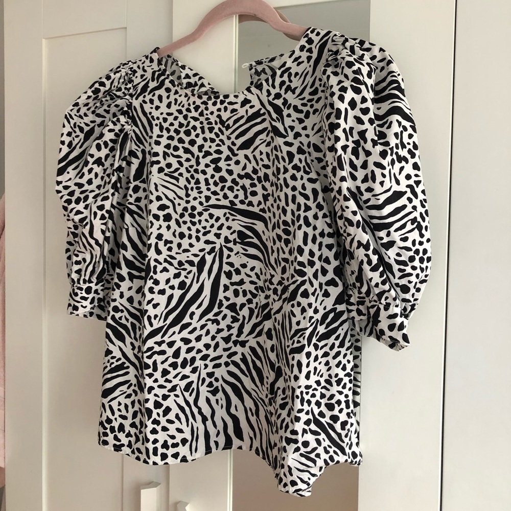 Puff sleeve crepe top